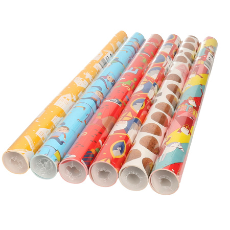 Saint Nicholas game with yellow dice and 8x wrapping paper rolls